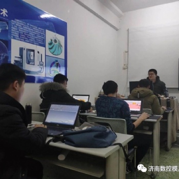 青岛工业机器人培训学校