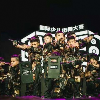 鹤岗少儿街舞爵士舞培训鸿恩艺术又开始了新的征程