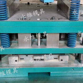 供应300*300集成吊顶模具