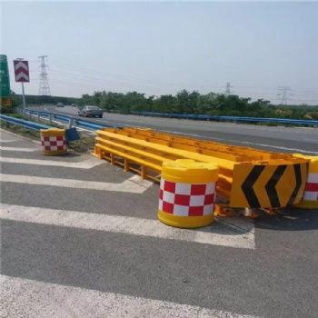湖南长沙防撞垫厂家防撞块可导向防撞垫缓冲垫高速公路防撞墩