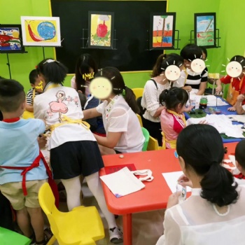 让孩子成为国家发展需要的**的高素质人才—色彩阳光民治校区