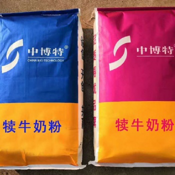 新生小牛吃的犊牛奶粉和代乳粉