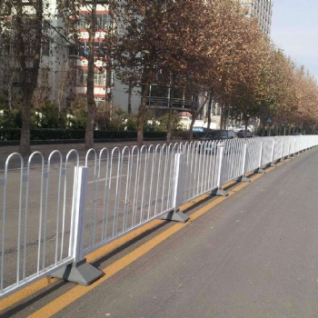 城市护栏道路隔离栏马路防撞隔离护栏城市公路镀锌隔离栏