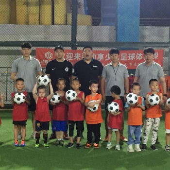 沈阳有小孩学足球的地方么