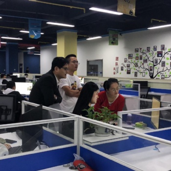 诗语自媒体线下培训，十人月入20万，**