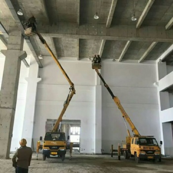 中山市21米直臂高空作业车租赁公司、仓库室内刷漆刷白翻新