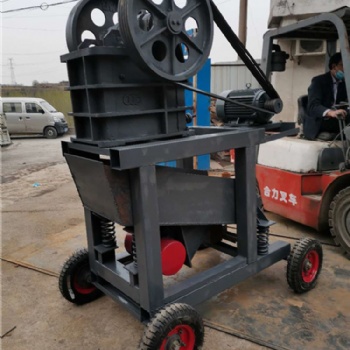 砂石破碎设备性能好 小型移动颚式破碎机生产量大