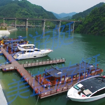 防腐木甲板型浮动码头