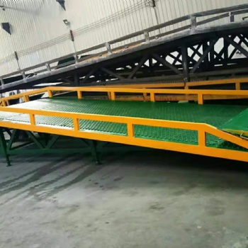 厂家10米10吨移动式登车桥，叉车集装箱登车桥