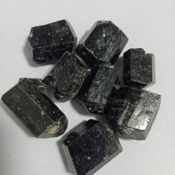 供应晶体电气石颗粒1-3mm 电气石粉 电气石球
