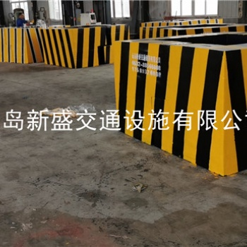 青岛新盛黑黄相间醒目提示承台防撞保护装置