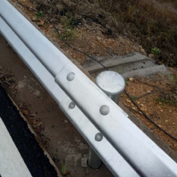 高速公路防撞护栏板镀锌梁钢护栏厂家波形护栏