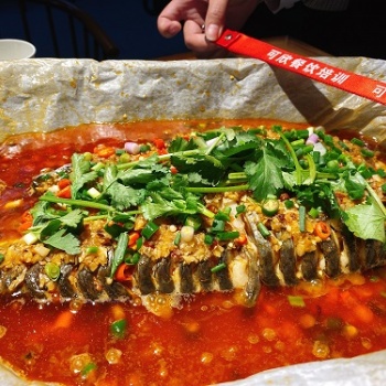 正宗的纸包鱼技术培训哪里学习来可欣餐饮