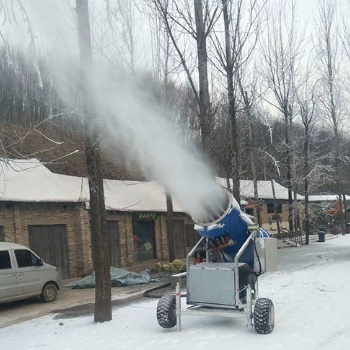 滑雪场场址影响造雪机造雪