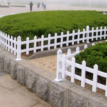 广西pvc草坪护栏 户外花园塑钢围栏 花圃庭院栅栏 新农村绿化隔离栏杆