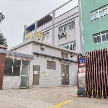 纸尿裤、卫生巾、一次性口罩、医护三角绷带，美容床单
