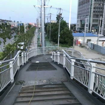 桥梁护栏厂家 定制 304不锈钢复合管护栏 天桥灯光市政 钢板立柱
