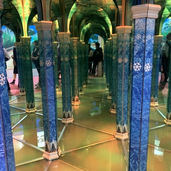魔幻玻璃镜子迷宫，网红小屋，星空馆，景区游乐设备，商场游乐设备