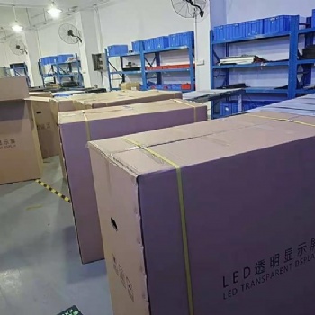 安装在后挡风玻璃的智能屏，行走的短视频广告。现全国招商中