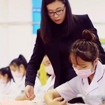 沈阳美容学校，想学美发，皮肤管理培训，初中毕业学美容