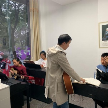 秋季吉他基础课 吉他乐器培训 吉他弹唱教学