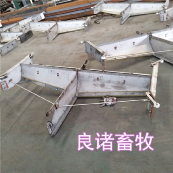 猪场刮粪机 牛场刮粪机 304不锈钢刮粪机 一拖二刮粪机V型刮板刮粪机