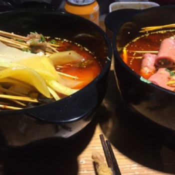 壹粤哥哥冷锅串串盘，烧烤串串砂锅密胺餐具定制