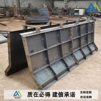 中央防撞护栏模具专业制作 利于工程施工
