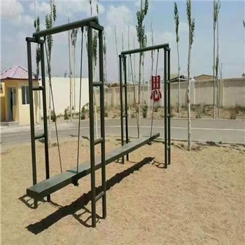 抗眩晕训练器材滚轮旋梯浪木。障碍器材