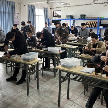 南宁电工培训、南宁高压_低压电工上岗证考试报名、技工培训