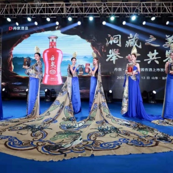 青岛魔幻泡泡秀水晶球，开场舞狮，竖琴暖场，激光舞，礼仪模特