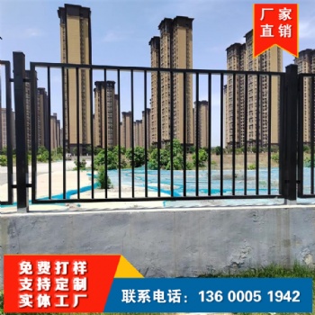 围墙护栏批发 组装镀锌钢管栅栏 黑色防护隔离栏杆